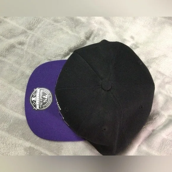Mitchell & Ness Phoenix Suns Black and Purple Fitted Hat - Picture 5 of 9